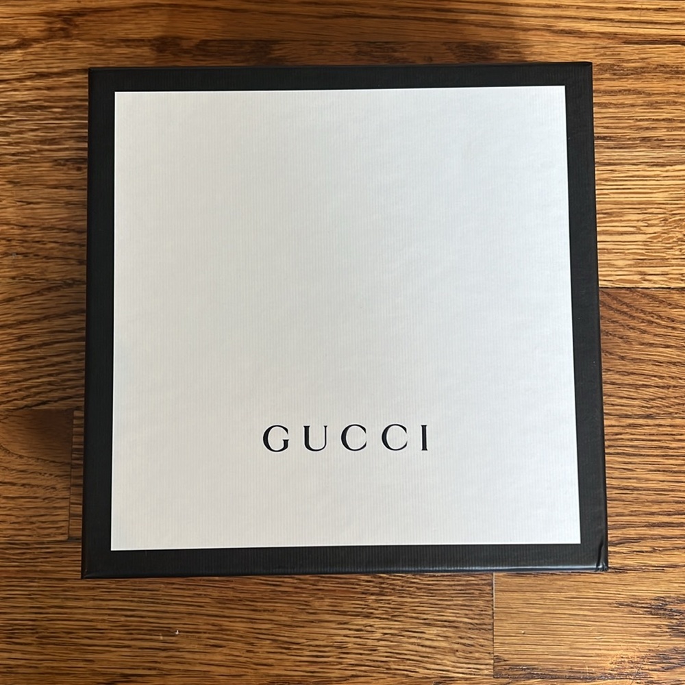 Gucci box with original tissue